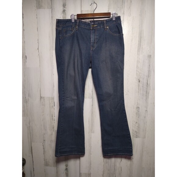 Signature by Levis Low Rise Bootcut Blue Jeans Womens Size 12 Misses Short - Picture 1 of 8
